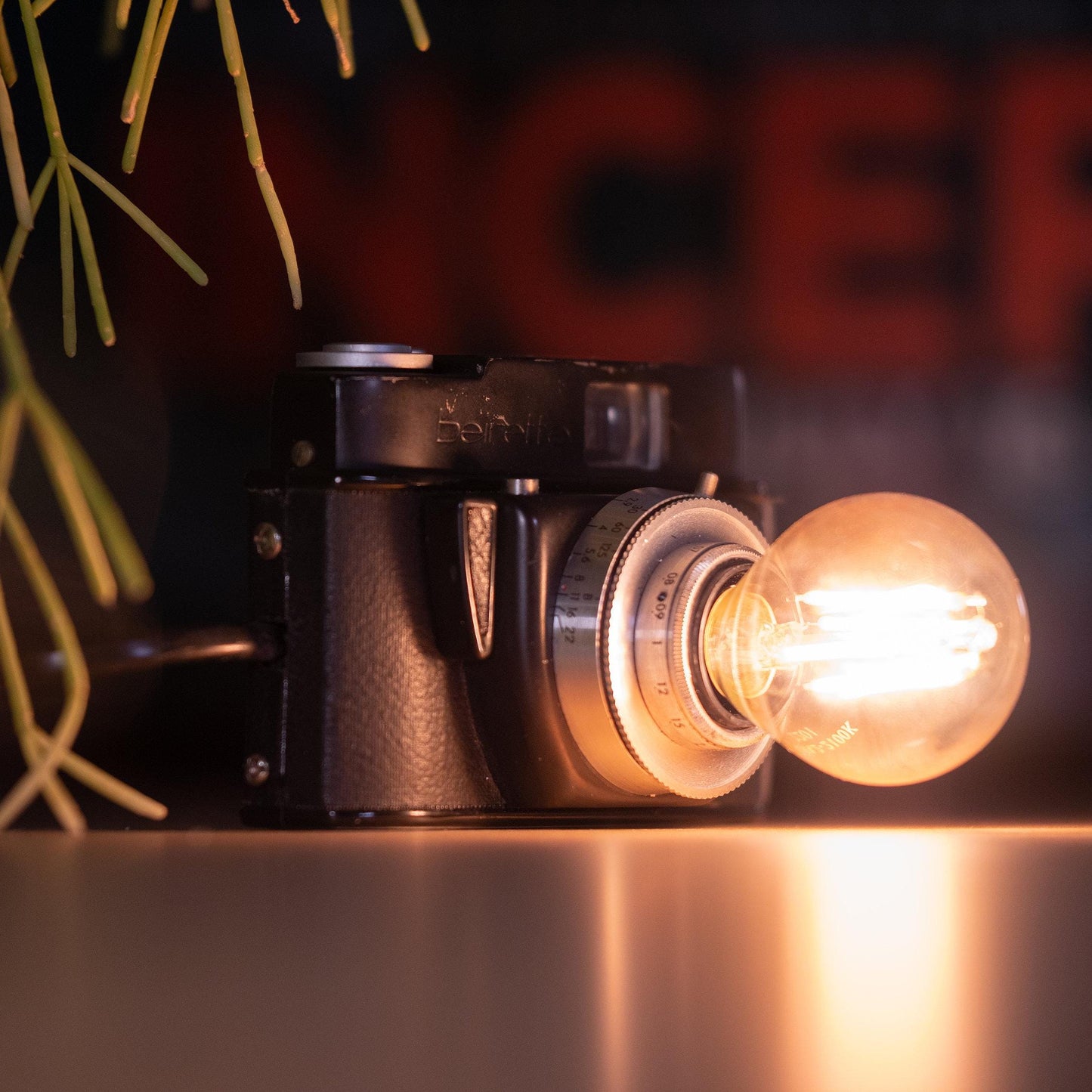 Analoge camera tafellamp, Beirette jaren 60 bureaulamp, fotografen kantoorverlichting, fotografie nachtkastje lamp, uniek dressoir lamp cadeau