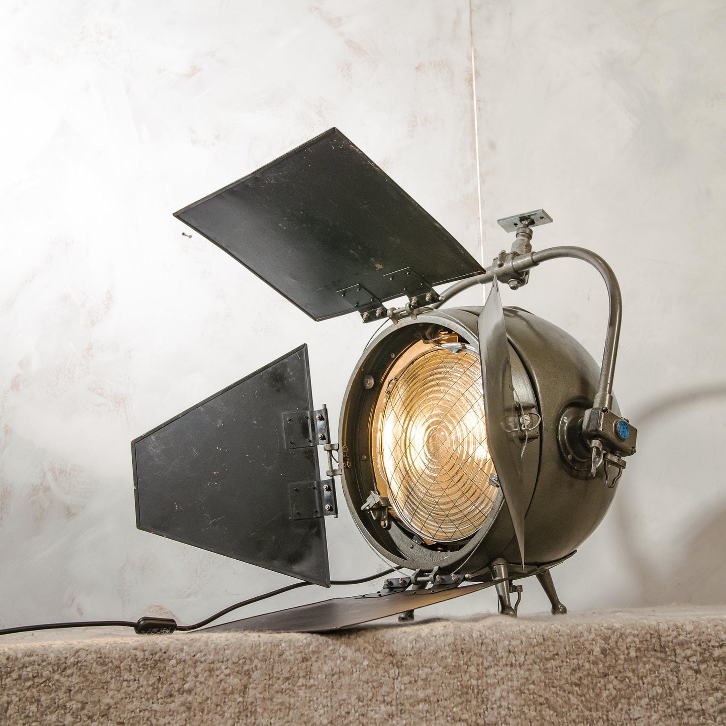 Extremely Rare Mole Richardson 612 Sputnik Theatre light Projector, 1950s Collectible Hollywood Film spotlight, Huge Mid-Century Stage light