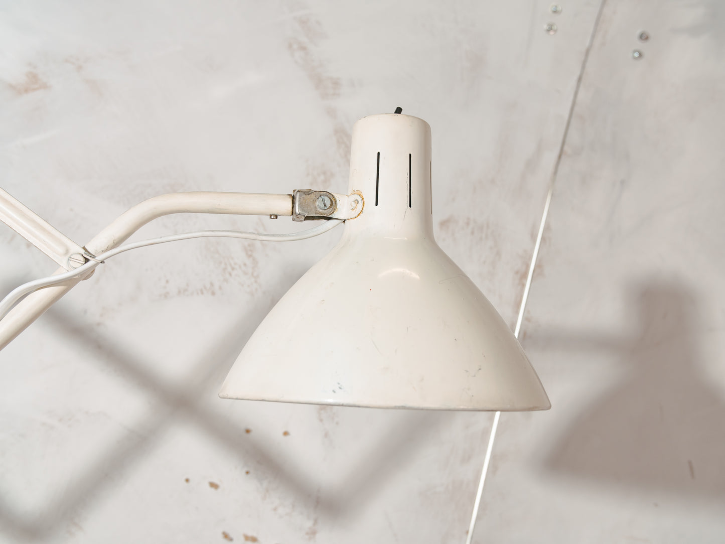 White Scissor Clamp Lamp by HALA ZEIST Model 110, 1960s Pull out light, Harmonica Accordion Office Designer lighting