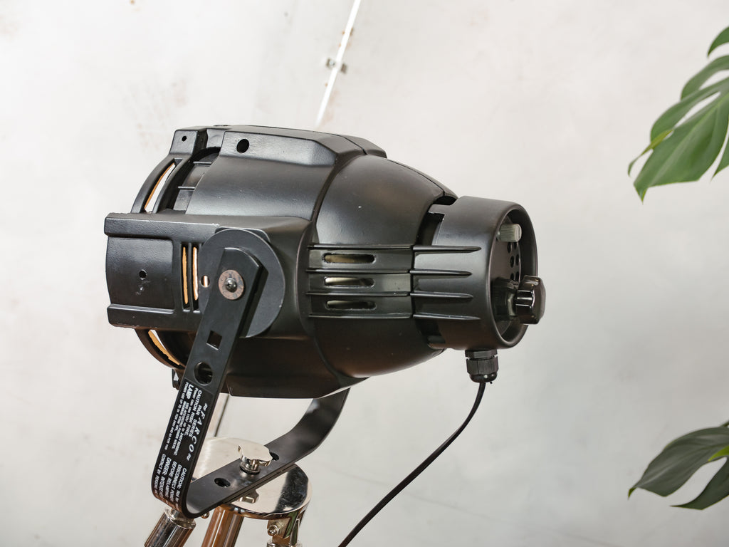 Black Stagelight Floorlamp Vintage  | The Aliën Studio Spot | Spotlight on polished chrome Tripod | Modern industrial lighting
