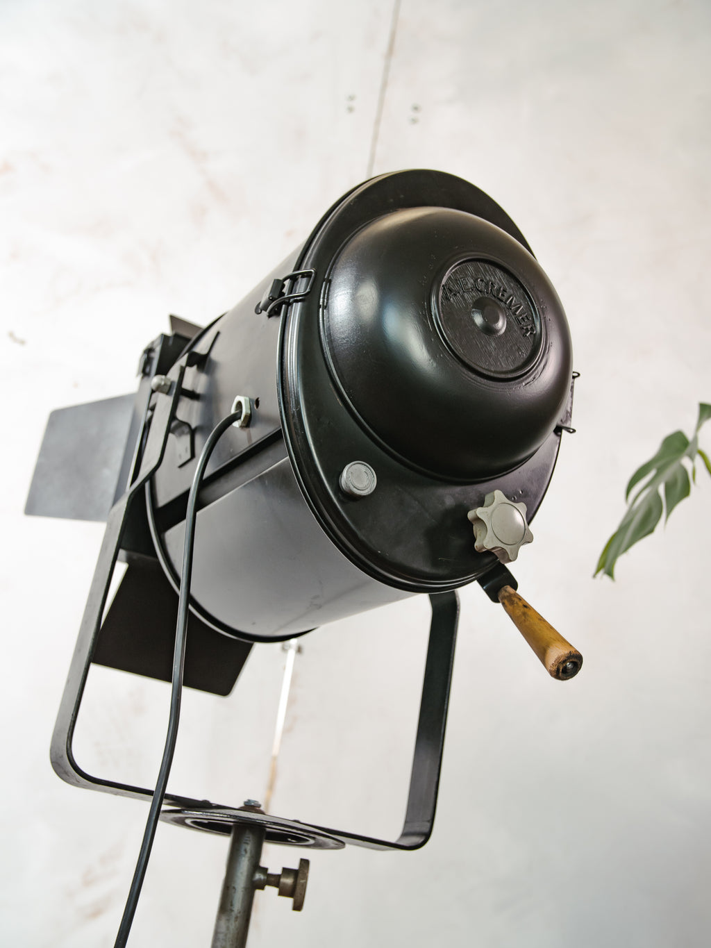 Industrial Theater Floor lamp 1950s A.E. Cremer Paris Film Projector on Adjustable Tripod, Original Barndoors, French Antique Spotlight