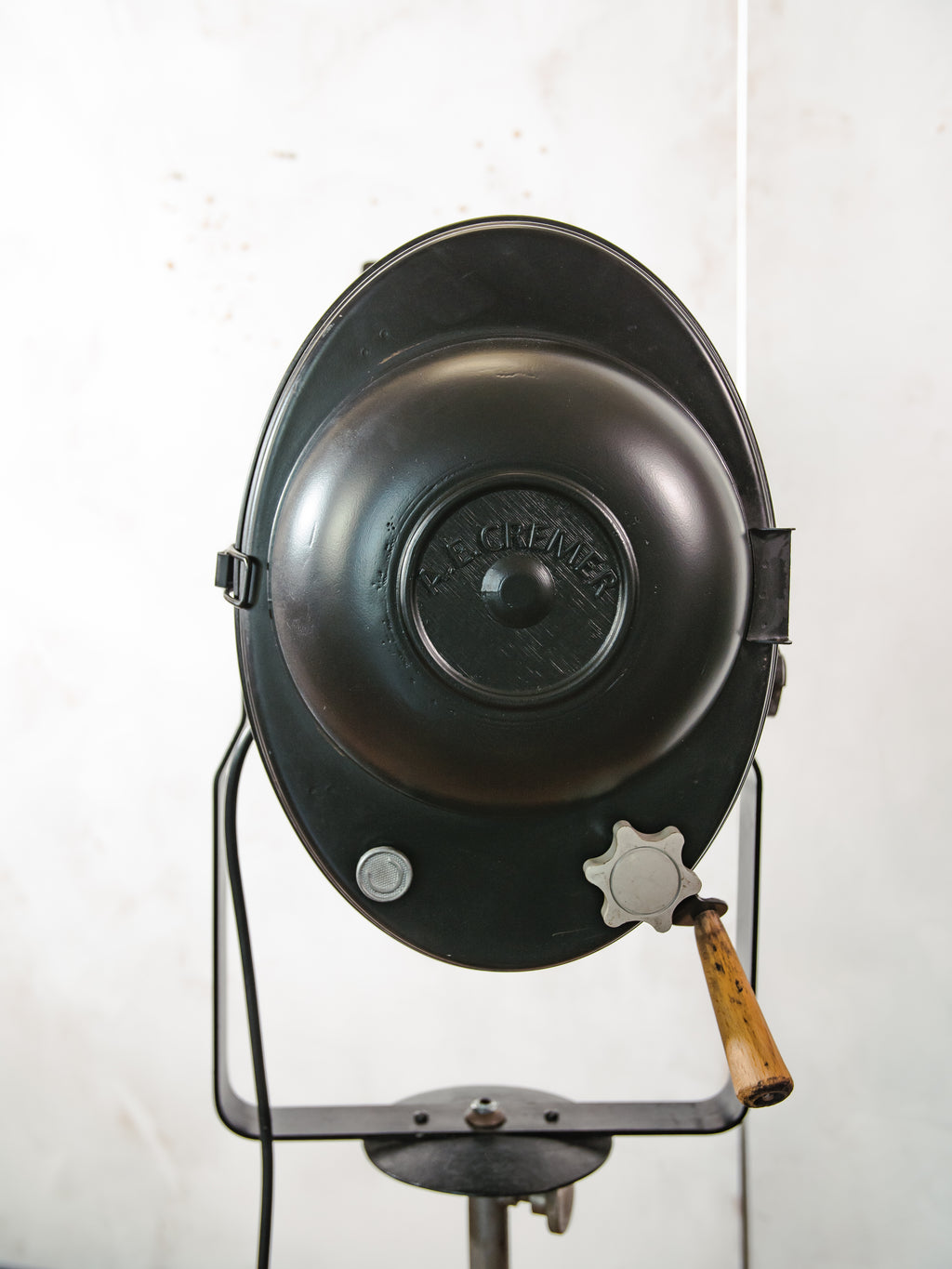 Industrial Theater Floor lamp 1950s A.E. Cremer Paris Film Projector on Adjustable Tripod, Original Barndoors, French Antique Spotlight