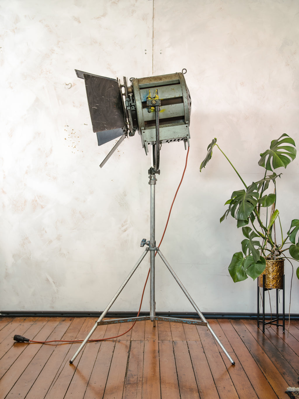Vintage Berkey Italia 2KW Film Spotlight Floor Lamp, Industrial Loft Decor, Adjustable Tripod, Theater Light with Barn Doors & Fresnel Lens
