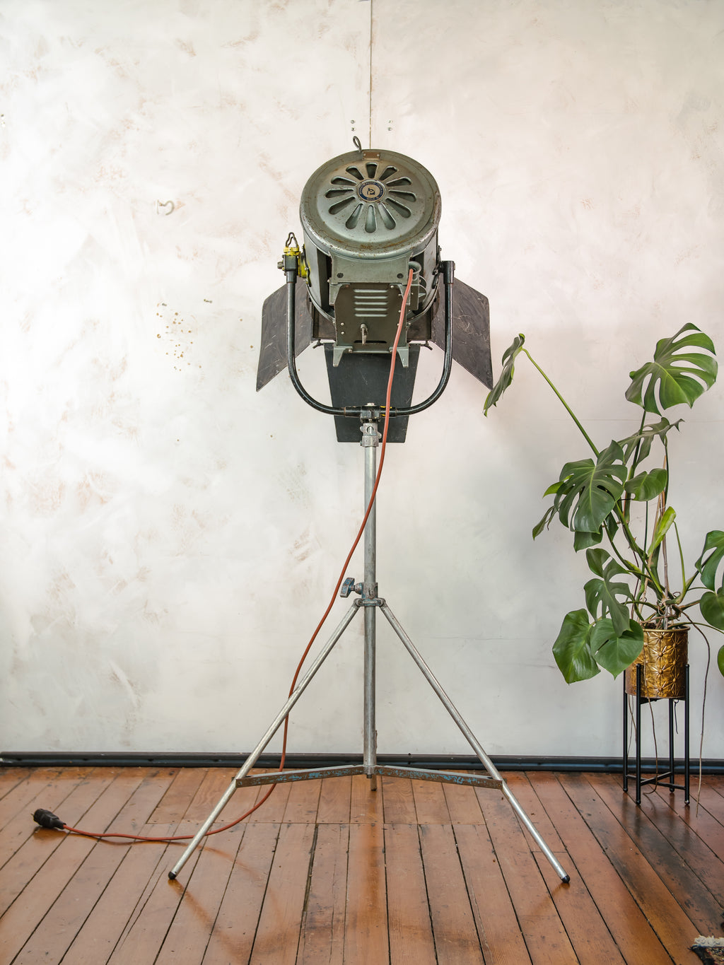 Vintage Berkey Italia 2KW Film Spotlight Floor Lamp, Industrial Loft Decor, Adjustable Tripod, Theater Light with Barn Doors & Fresnel Lens