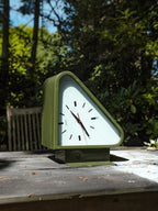 Vintage Seiko dubbelzijdige wandklok, industriële driehoekige tijdmeter van een onderzeeër, gerestaureerde retro groene slaafsklok, Japan uit de jaren 80