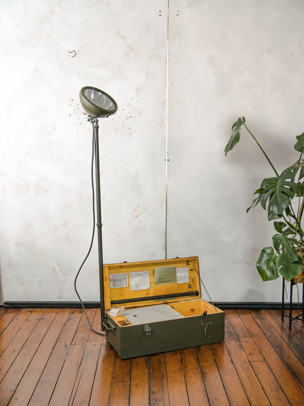 Vintage Swiss Army Field Lamp in Wooden Crate, 1950s Unique Lighting, Compete with booklets, NEW OLD STOCK, M3 Military Working Lamp