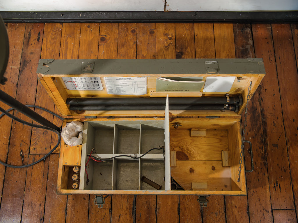 Vintage Swiss Army Field Lamp in Wooden Crate, 1950s Unique Lighting, Compete with booklets, NEW OLD STOCK, M3 Military Working Lamp