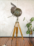 Mole Richardson Model 612 - The Sputnik uit de jaren 50, filmspotlight op houten 101 AMA-statief, grote, gerecyclede, unieke design theatervloerlamp