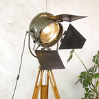 Mole Richardson Model 612 - The Sputnik uit de jaren 50, filmspotlight op houten 101 AMA-statief, grote, gerecyclede, unieke design theatervloerlamp