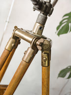 Mole Richardson Model 612 - The Sputnik uit de jaren 50, filmspotlight op houten 101 AMA-statief, grote, gerecyclede, unieke design theatervloerlamp