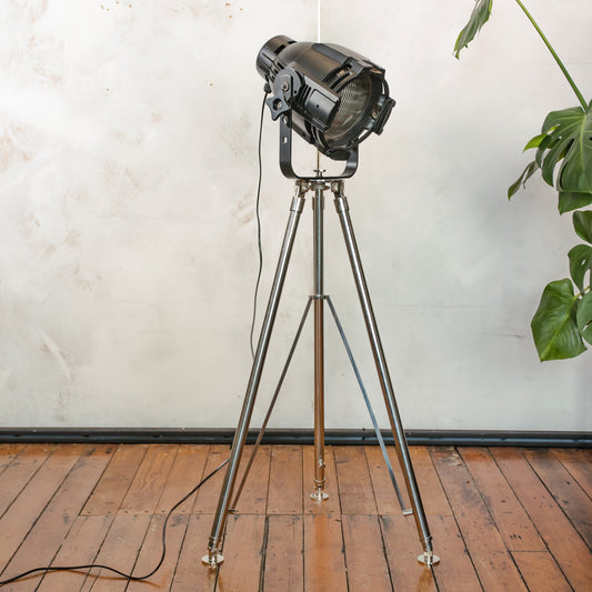 Black Stagelight Floorlamp Vintage  | The Aliën Studio Spot | Spotlight on polished chrome Tripod | Modern industrial lighting
