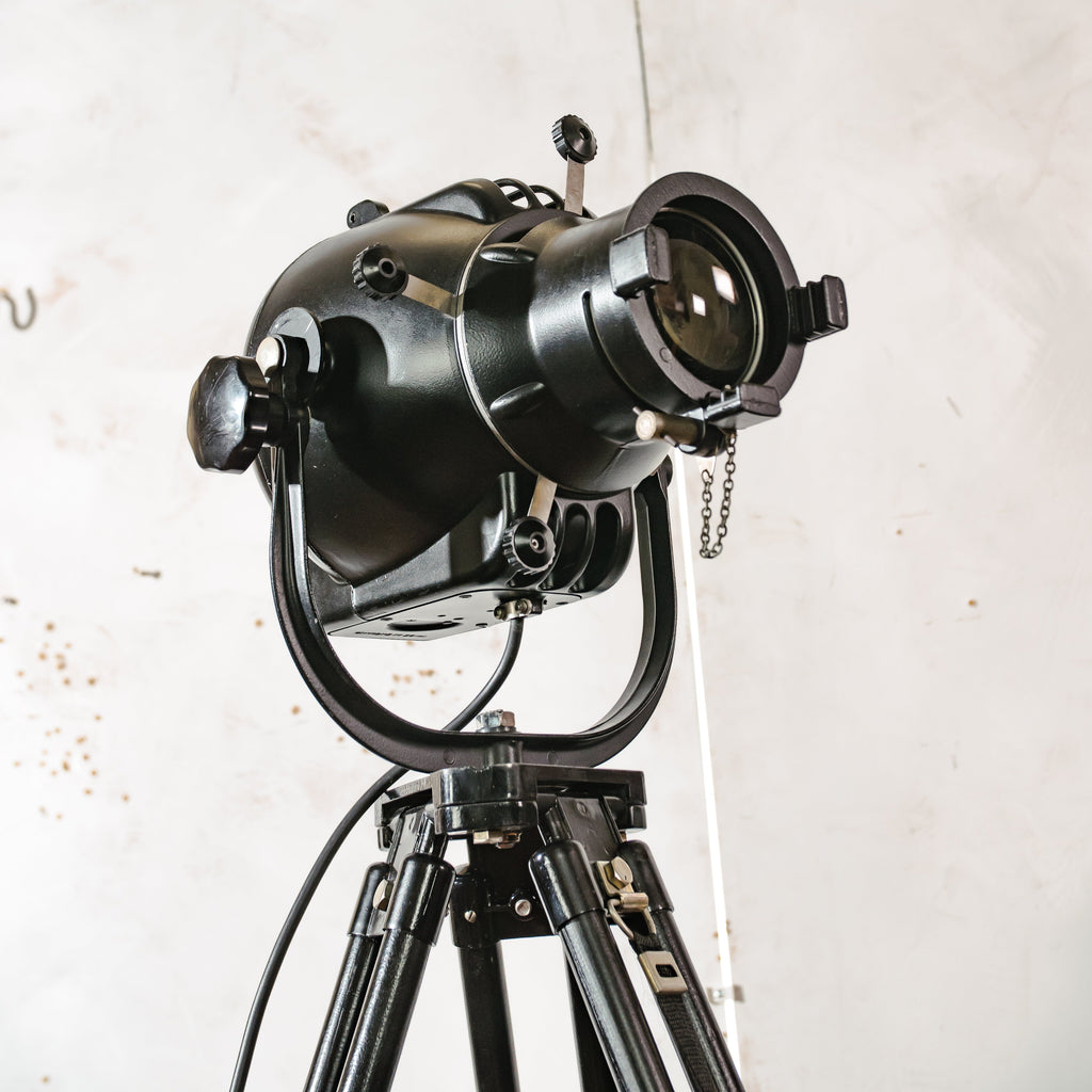 Vintage Strand Patt 23 theaterspotlamp op statief, gerecyclede Engelse theaterlamp uit de jaren 60, industriële staande lamp, The PigNose