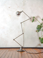 Vintage Franse Jieldé 5 armige staande lamp, industriële loftverlichting, iconische verstelbare werkplaatslamp, mid-century design, gerestaureerd en gepolijst