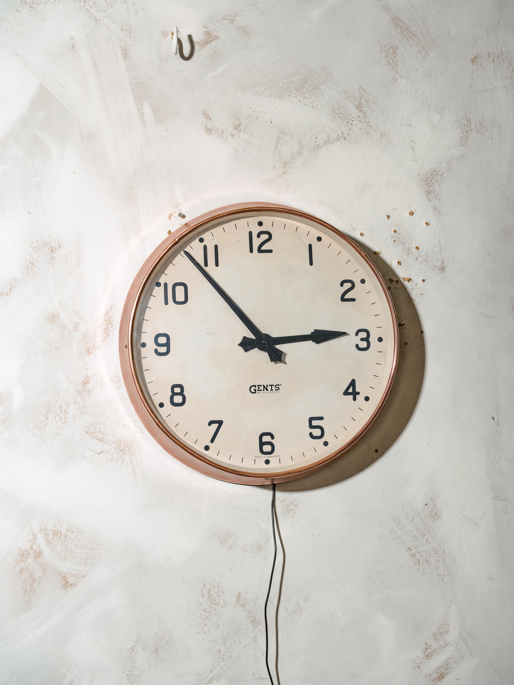 Copper Gents of Leicester 1920s Wall Clock, Diameter 50 CM, With original Mechanism and Pulse generator, Completely Restored