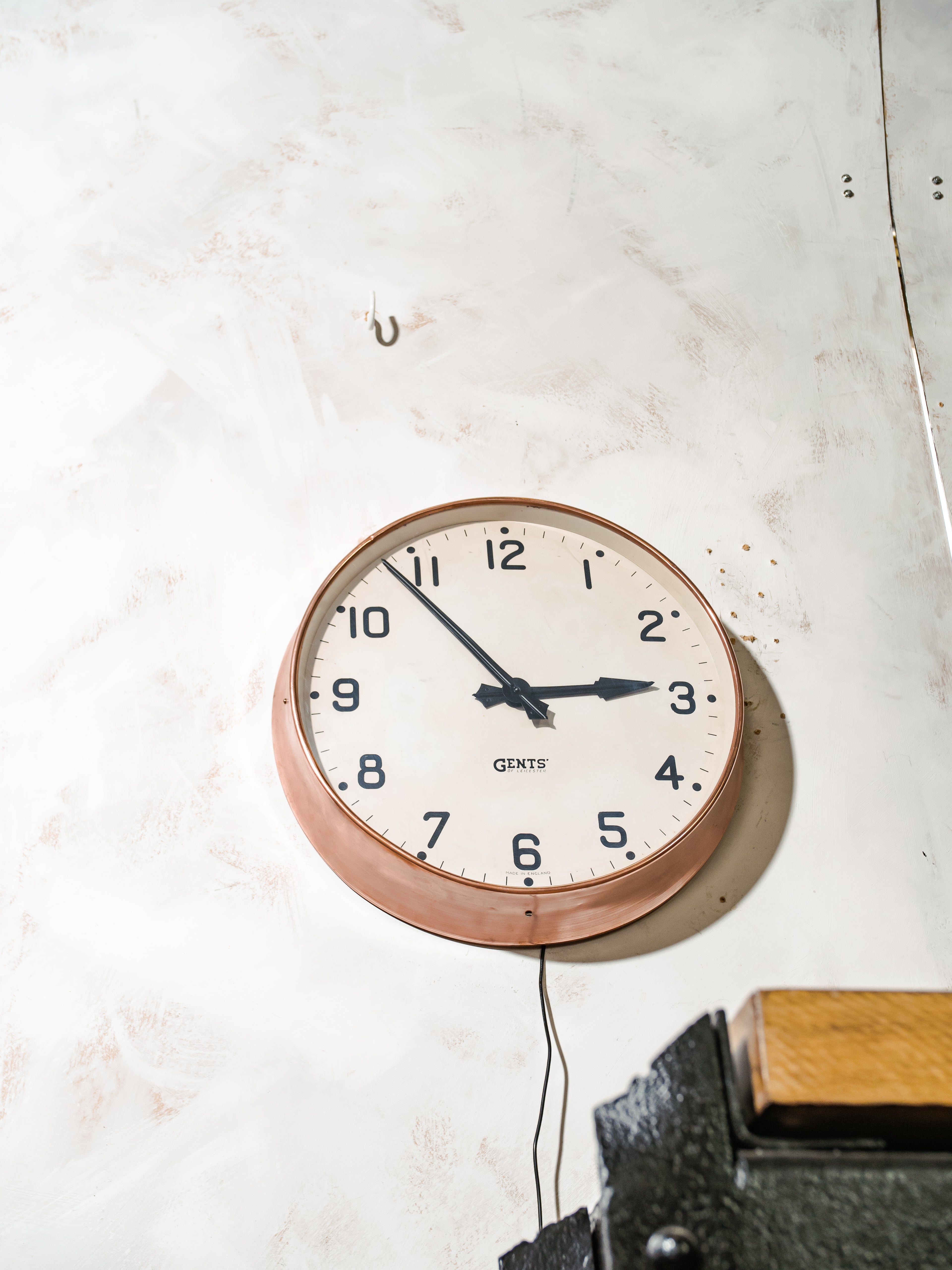 Copper Gents of Leicester 1920s Wall Clock, Diameter 50 CM, With original Mechanism and Pulse generator, Completely Restored