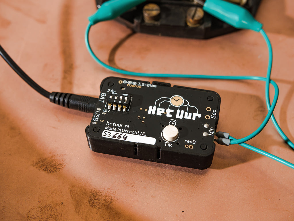 Copper Gents of Leicester 1920s Wall Clock, Diameter 50 CM, With original Mechanism and Pulse generator, Completely Restored