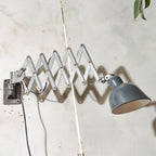 Rare 1930s Siemens Scissor Lamp, Wall Mounted Adjustable Harmonica Workshop Light with Blue Enamel Shade, Competely renovated