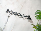 Kaiser Idell 6718 schaarlamp uit de jaren 30, satijnzwart gerestaureerde Bauhaus-wandverlichting, antieke lamp ontworpen door Christian Dell