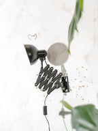Kaiser Idell 6718 schaarlamp uit de jaren 30, satijnzwart gerestaureerde Bauhaus-wandverlichting, antieke lamp ontworpen door Christian Dell