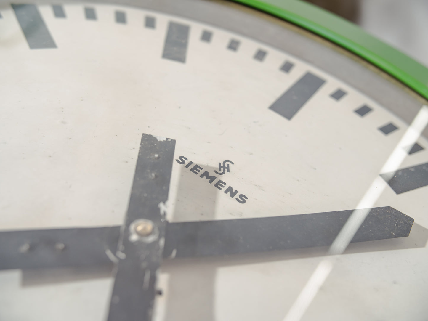 1960s Vintage Factory Wall Clock by SIEMENS, Ø46 CM diameter, Renovated Green Industrial Station Timekeeper, Quartz mechanism