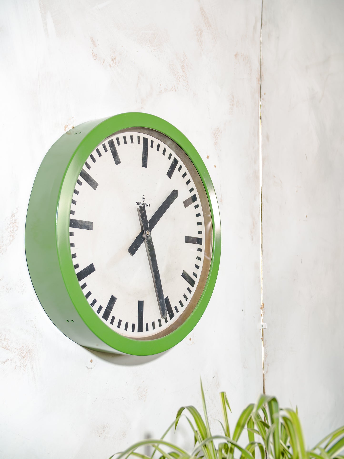 1960s Vintage Factory Wall Clock by SIEMENS, Ø46 CM diameter, Renovated Green Industrial Station Timekeeper, Quartz mechanism