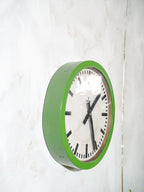 Vintage fabrieks wandklok uit de jaren 60 van SIEMENS, diameter Ø46 CM, gerenoveerde groene industriële stationsklok, Quartz mechanisme
