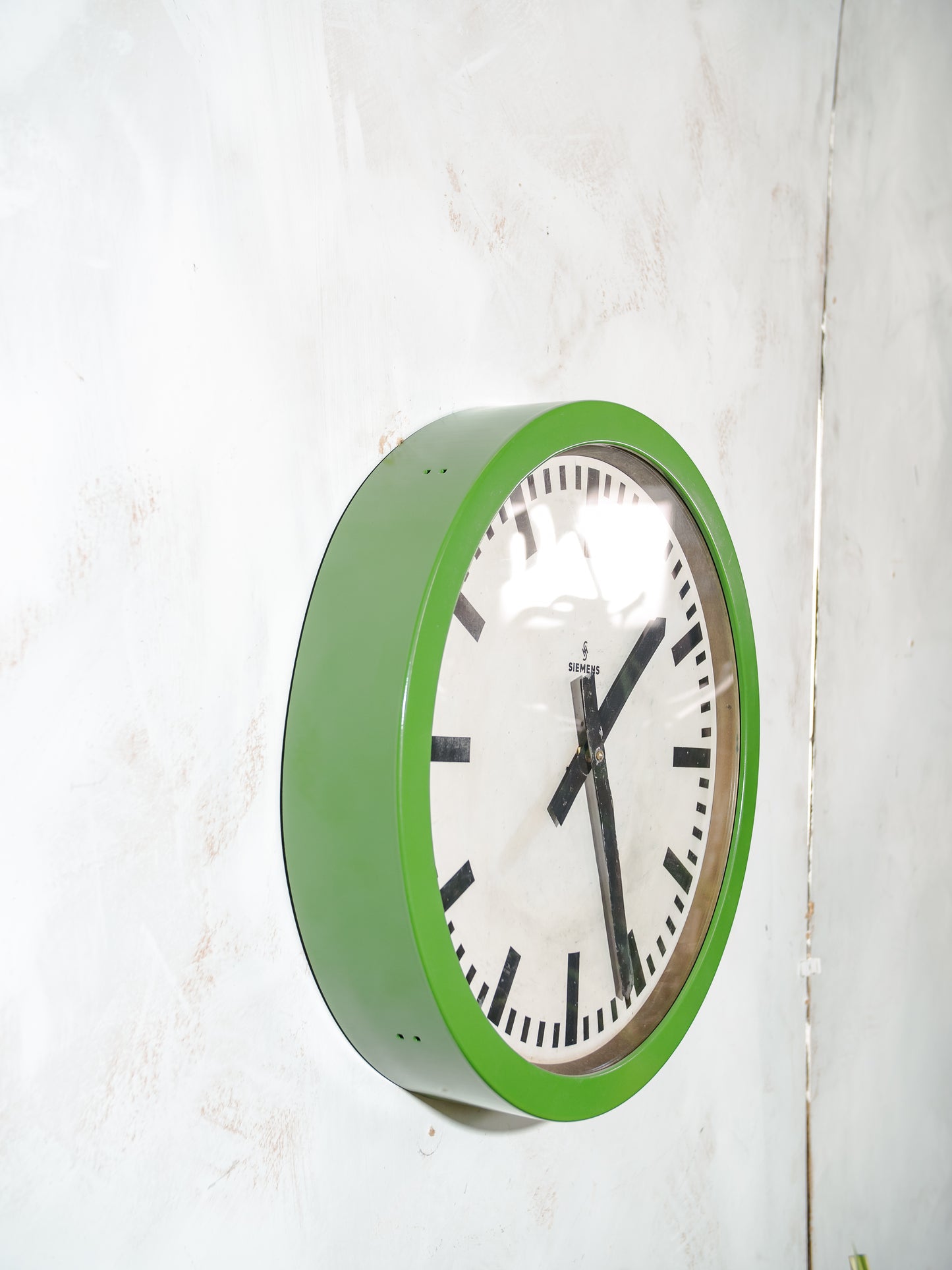 1960s Vintage Factory Wall Clock by SIEMENS, Ø46 CM diameter, Renovated Green Industrial Station Timekeeper, Quartz mechanism