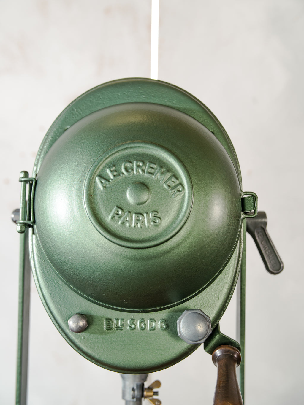 1950s A.E. Cremer Paris Film Projector on Tripod, Green Industrial Theatre Floor lamp, Loft lighting, French Antique Spotlight