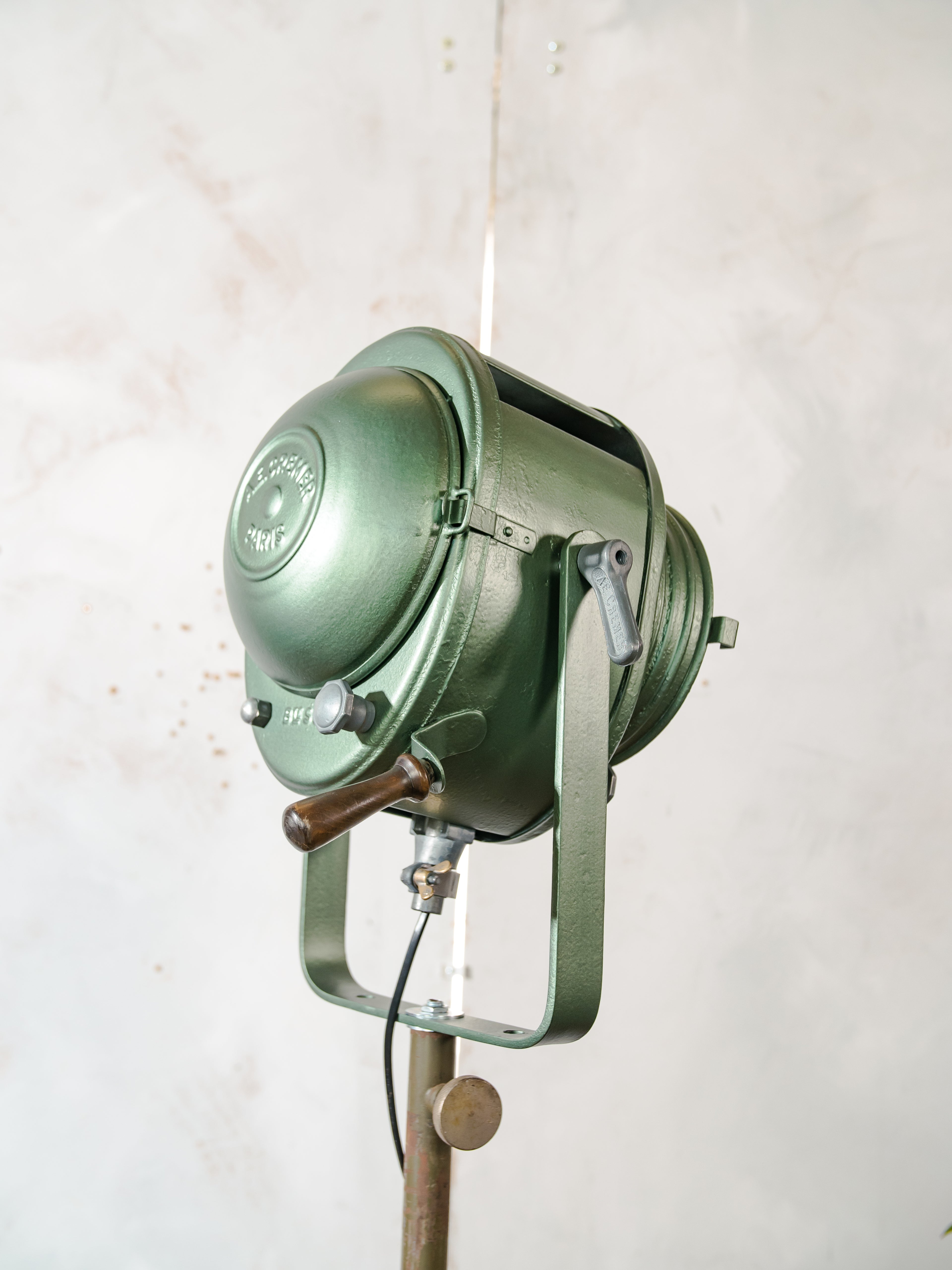 1950s A.E. Cremer Paris Film Projector on Tripod, Green Industrial Theatre Floor lamp, Loft lighting, French Antique Spotlight