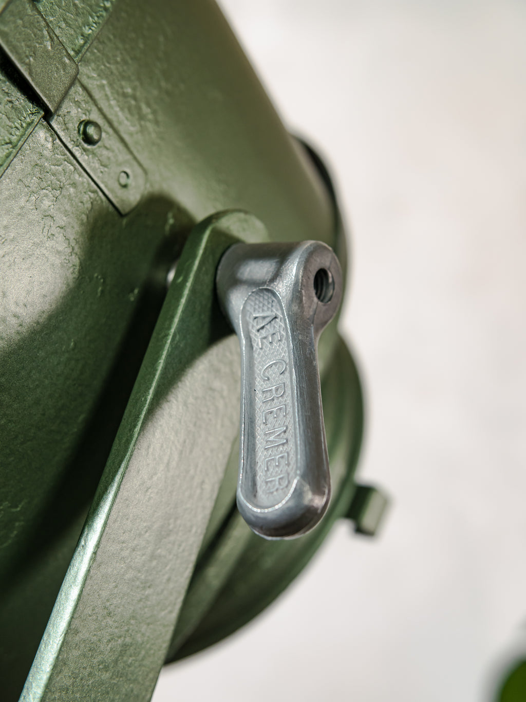 1950s A.E. Cremer Paris Film Projector on Tripod, Green Industrial Theatre Floor lamp, Loft lighting, French Antique Spotlight