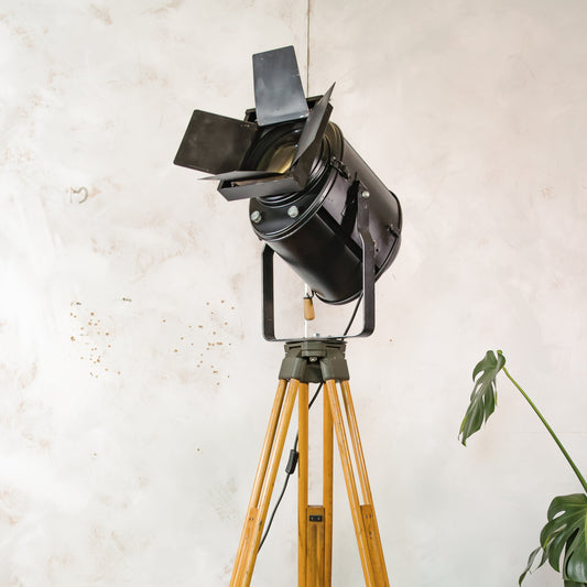 A.E. Cremer Paris 1950s Film Spotlight Floor lamp, Theatre Projector on Wooden Surveying Tripod, Original Barndoors, French Art Deco