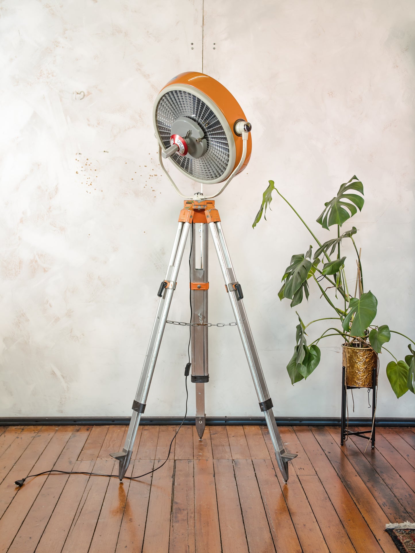 Vintage ALM Hospital Scialitique Spotlight Lamp on Aluminum Surveyors Tripod, Retro Industrial Floor Lamp, One of kind Surgical Lighting
