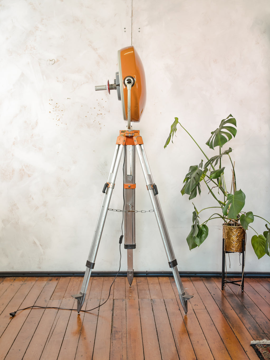 Vintage ALM Hospital Scialitique Spotlight Lamp on Aluminum Surveyors Tripod, Retro Industrial Floor Lamp, One of kind Surgical Lighting