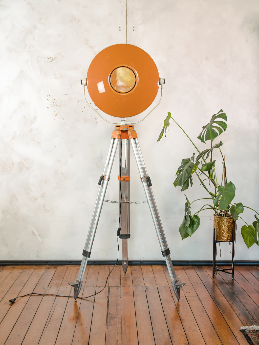 Vintage ALM Hospital Scialitique Spotlight Lamp on Aluminum Surveyors Tripod, Retro Industrial Floor Lamp, One of kind Surgical Lighting