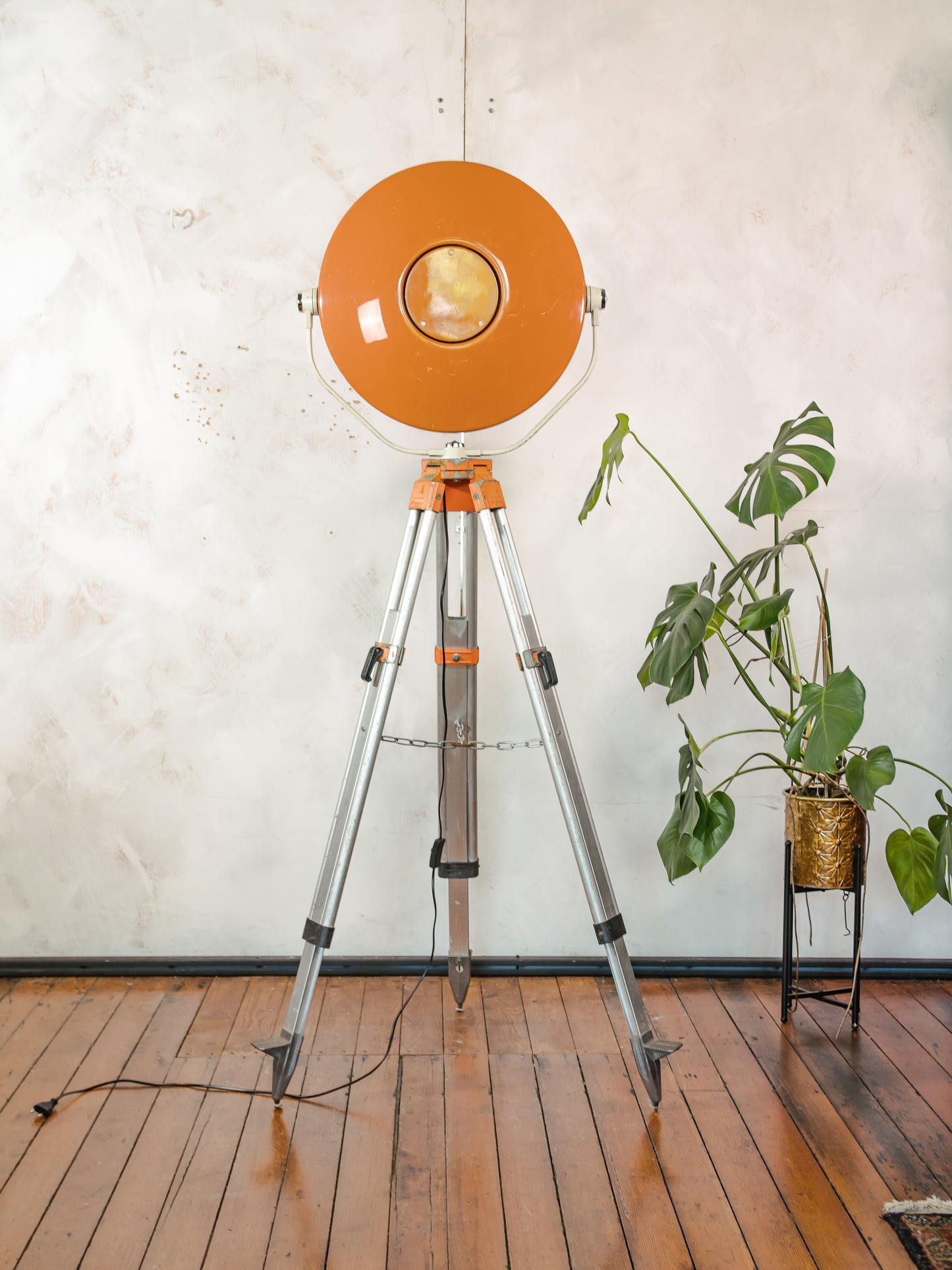 Vintage ALM Hospital Scialitique Spotlight Lamp on Aluminum Surveyors Tripod, Retro Industrial Floor Lamp, One of kind Surgical Lighting