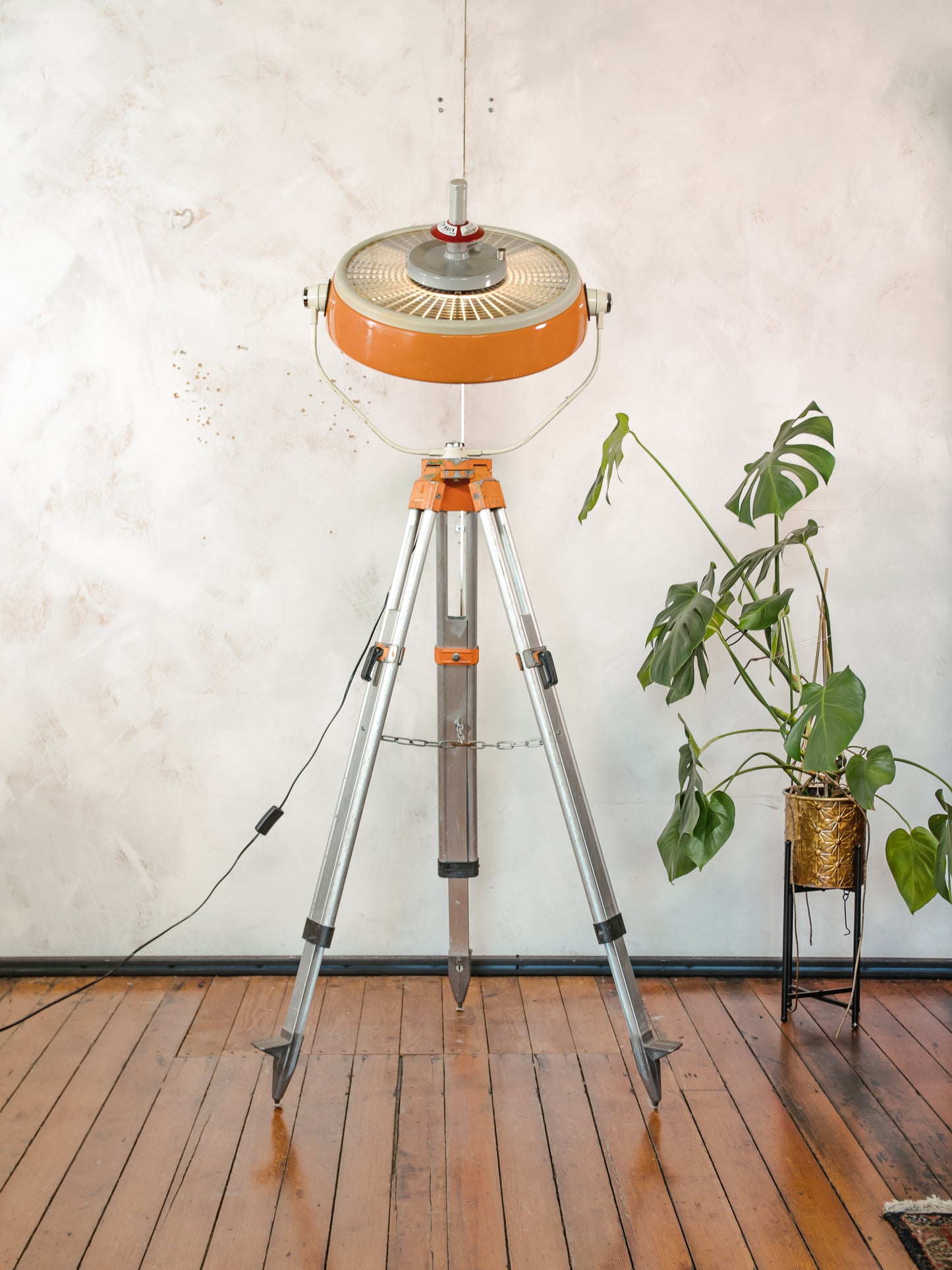 Vintage ALM Hospital Scialitique Spotlight Lamp on Aluminum Surveyors Tripod, Retro Industrial Floor Lamp, One of kind Surgical Lighting