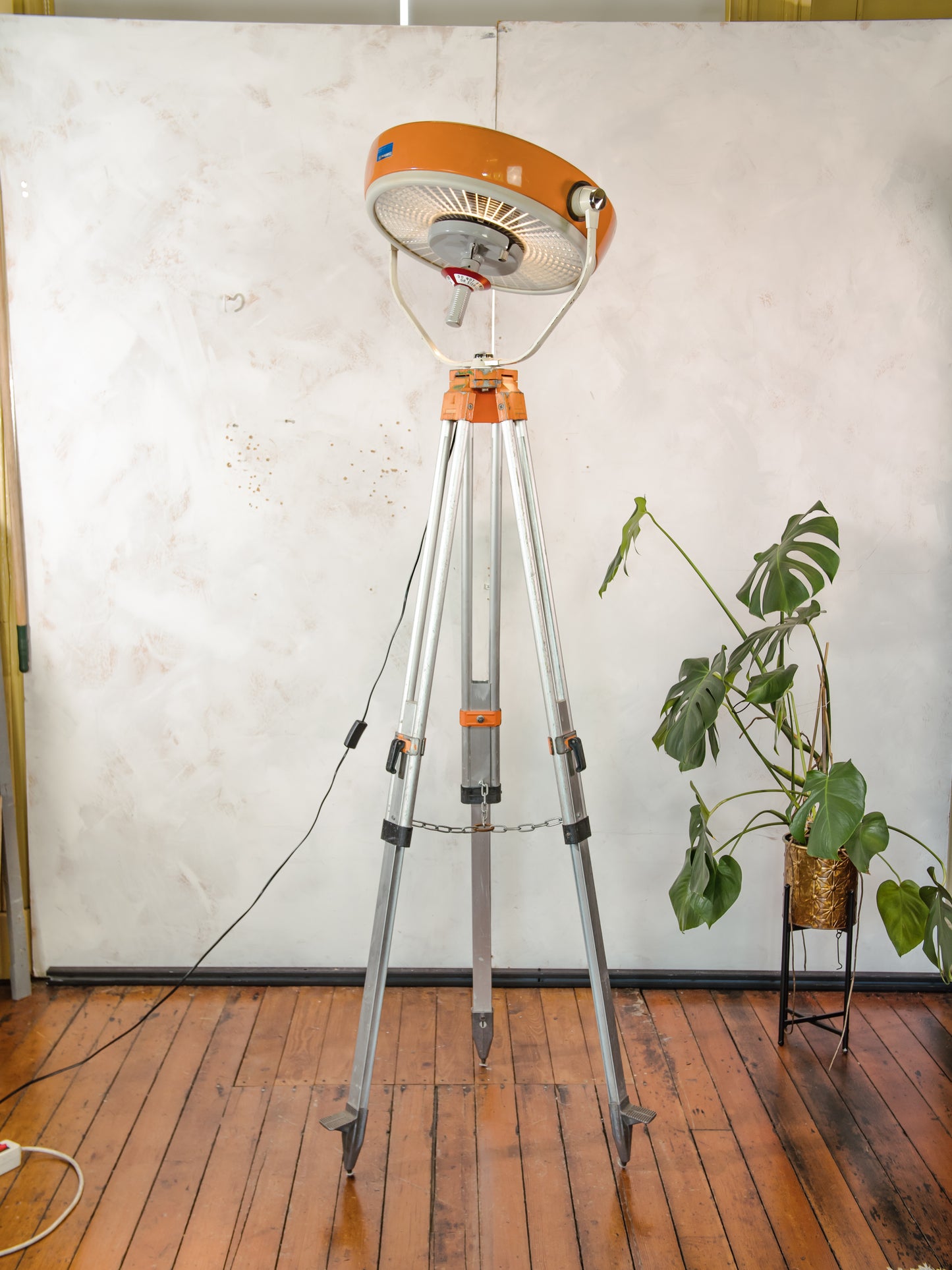 Vintage ALM Hospital Scialitique Spotlight Lamp on Aluminum Surveyors Tripod, Retro Industrial Floor Lamp, One of kind Surgical Lighting