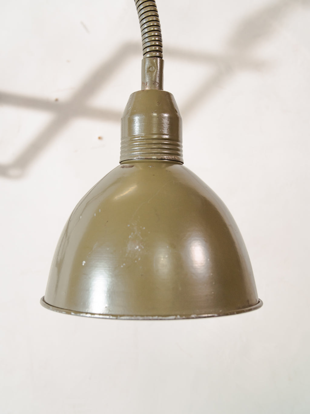 Schaarlamp uit de jaren 60 van Instala Decín, donkergroene militaire accordeon lamp, industriële harmonica verlichting met zwanenhals, opnieuw bedraad E27 LED