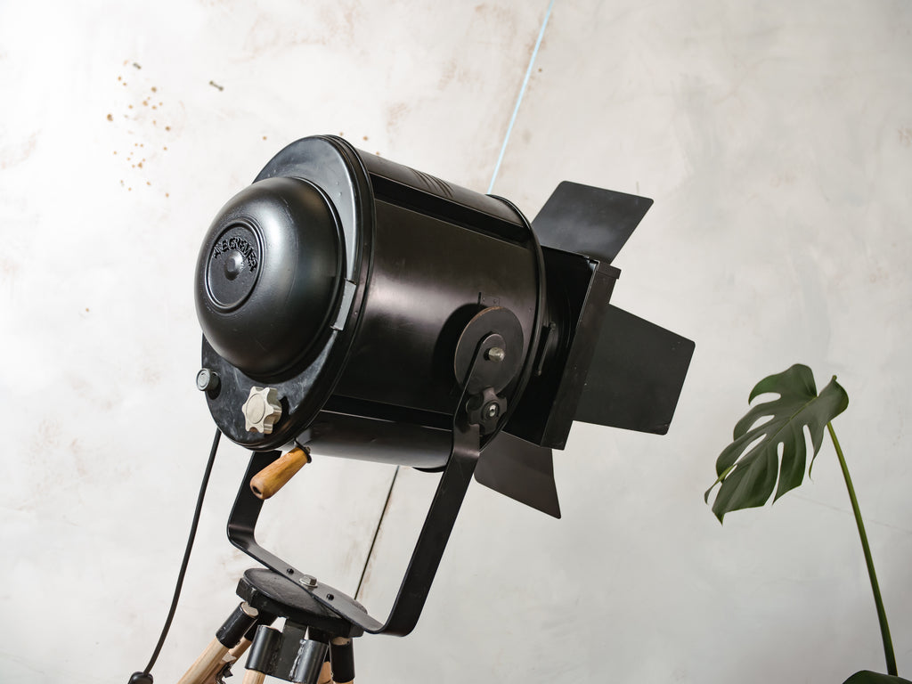 1950s Theater Floor lamp A.E. Cremer Paris Spotlight on Adjustable Wooden Surveying Tripod, With Barndoors, French Antique Lighting