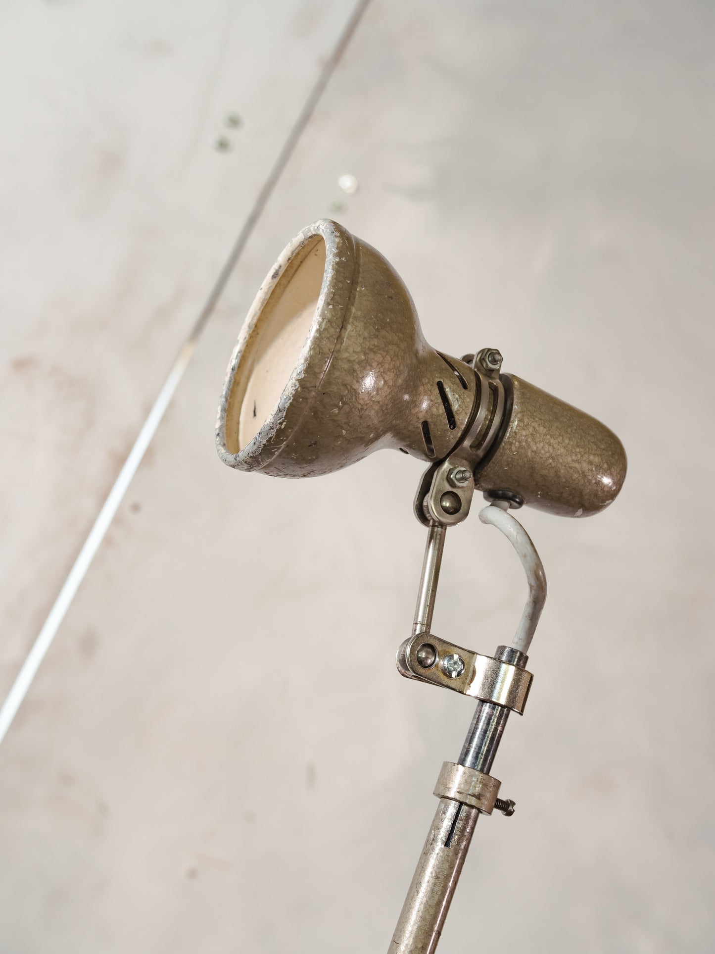 1950s Lumina Breveté Clamp lamp, Vintage 2 arm Articulated Workshop light made in France | Retro Table Desk lamp, Brown Sewing lighting