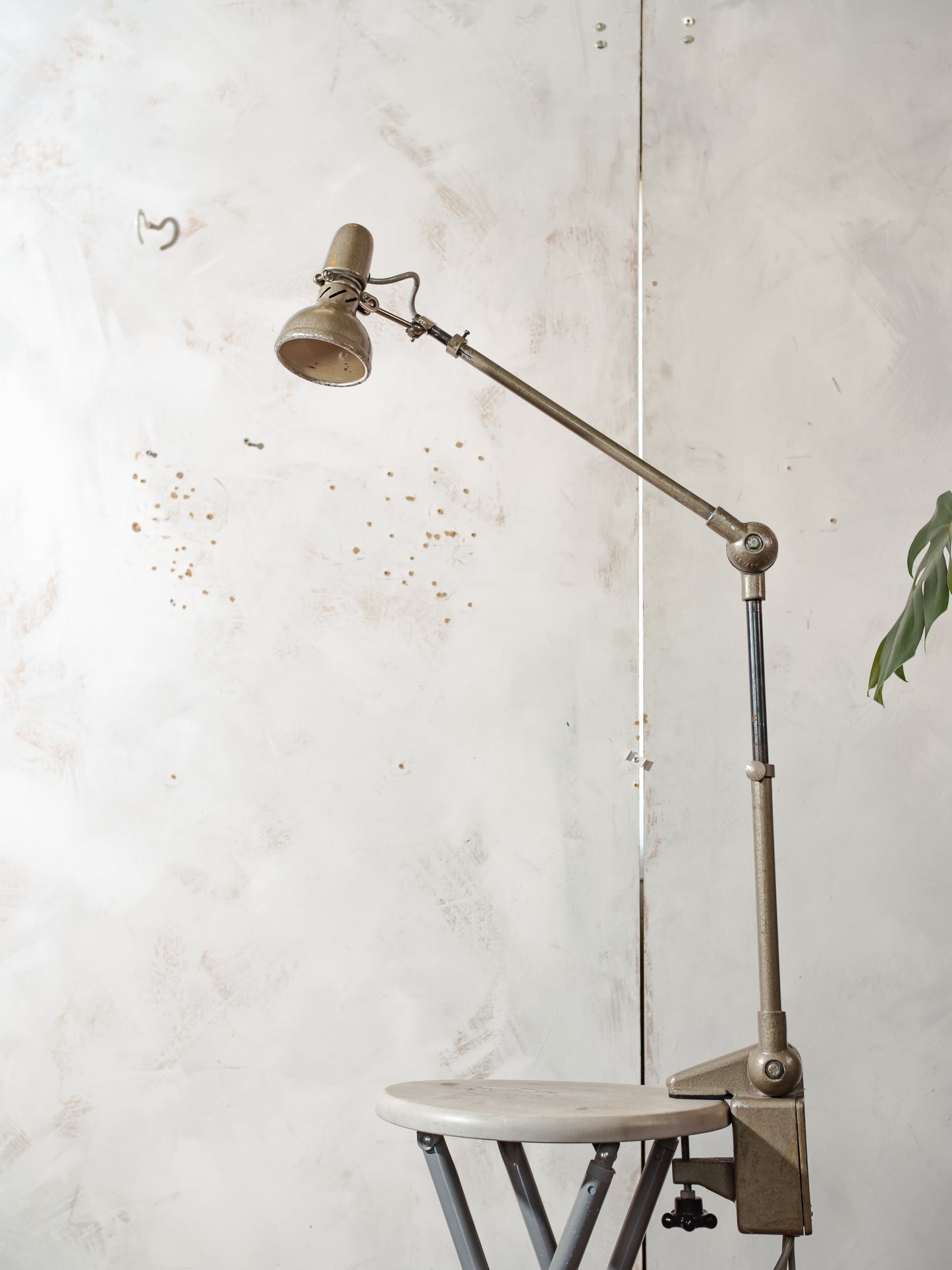 1950s Lumina Breveté Clamp lamp, Vintage 2 arm Articulated Workshop light made in France | Retro Table Desk lamp, Brown Sewing lighting