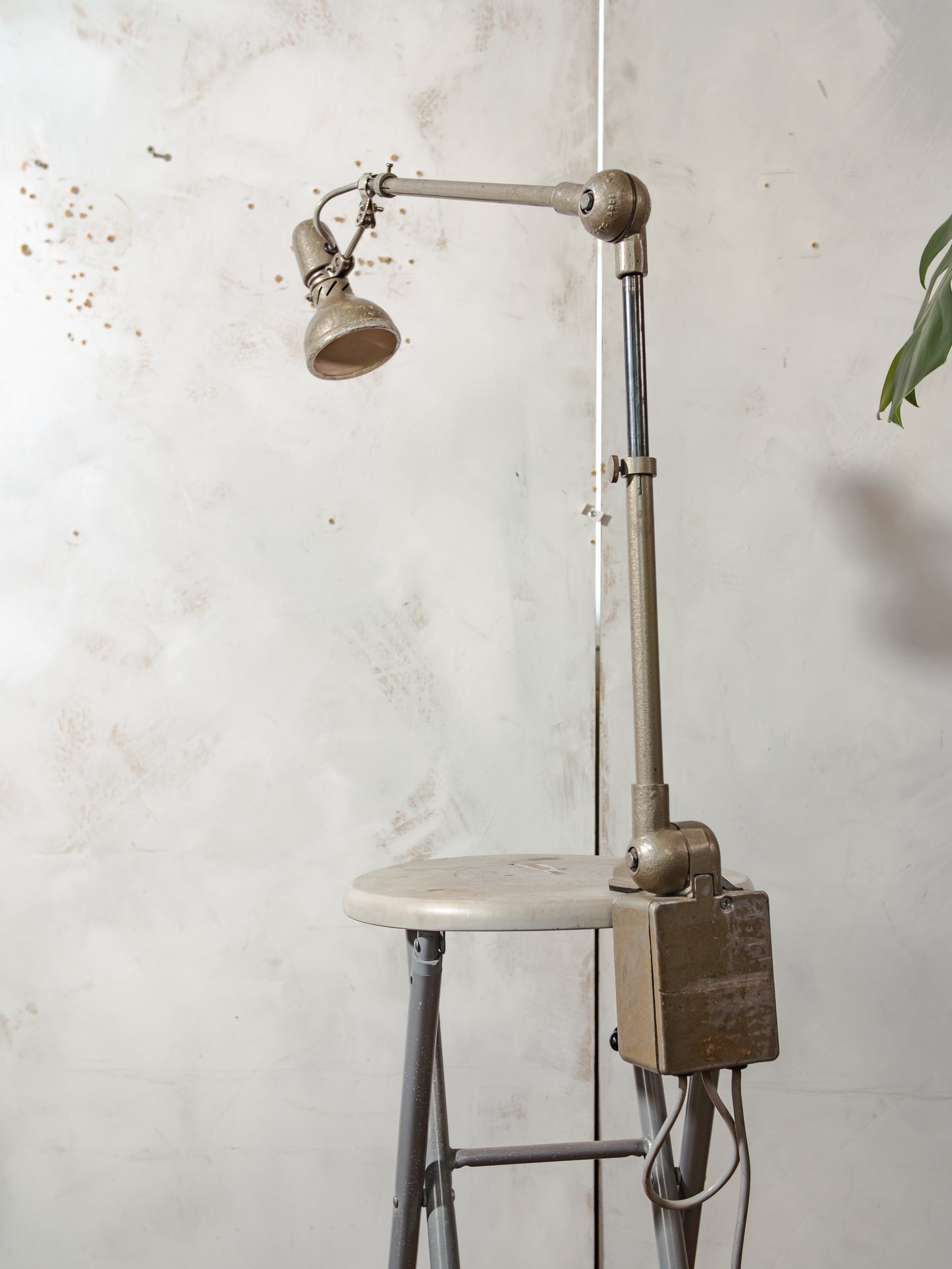 1950s Lumina Breveté Clamp lamp, Vintage 2 arm Articulated Workshop light made in France | Retro Table Desk lamp, Brown Sewing lighting