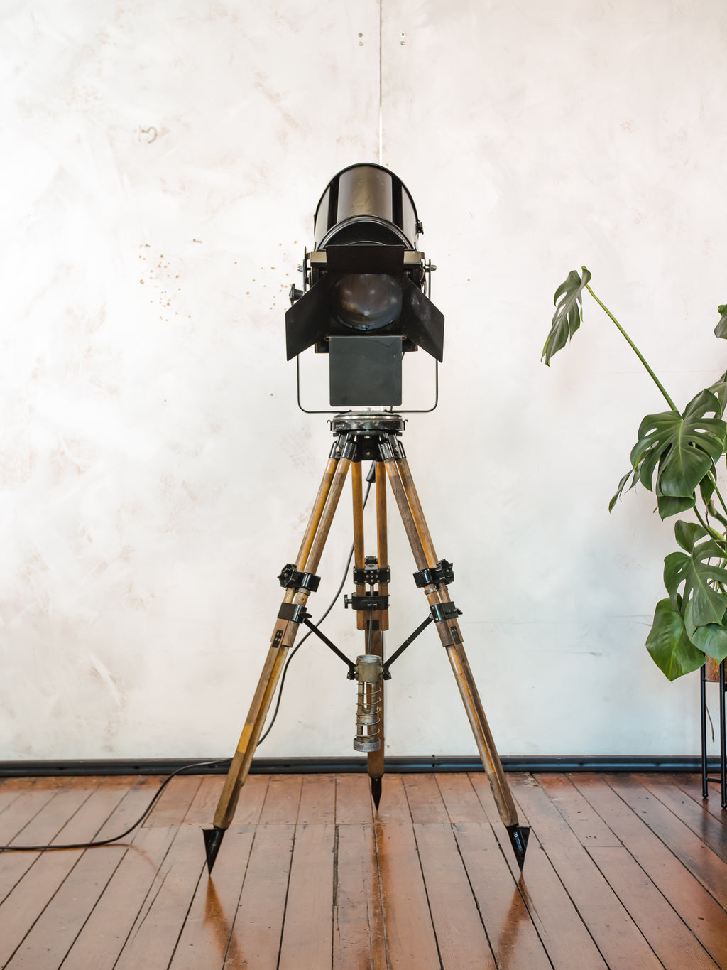 1950s Theater Spotlight Floor lamp A.E. Cremer Paris Projector on Vintage Wooden Surveyor Tripod, With Barndoors, French Antique Lighting