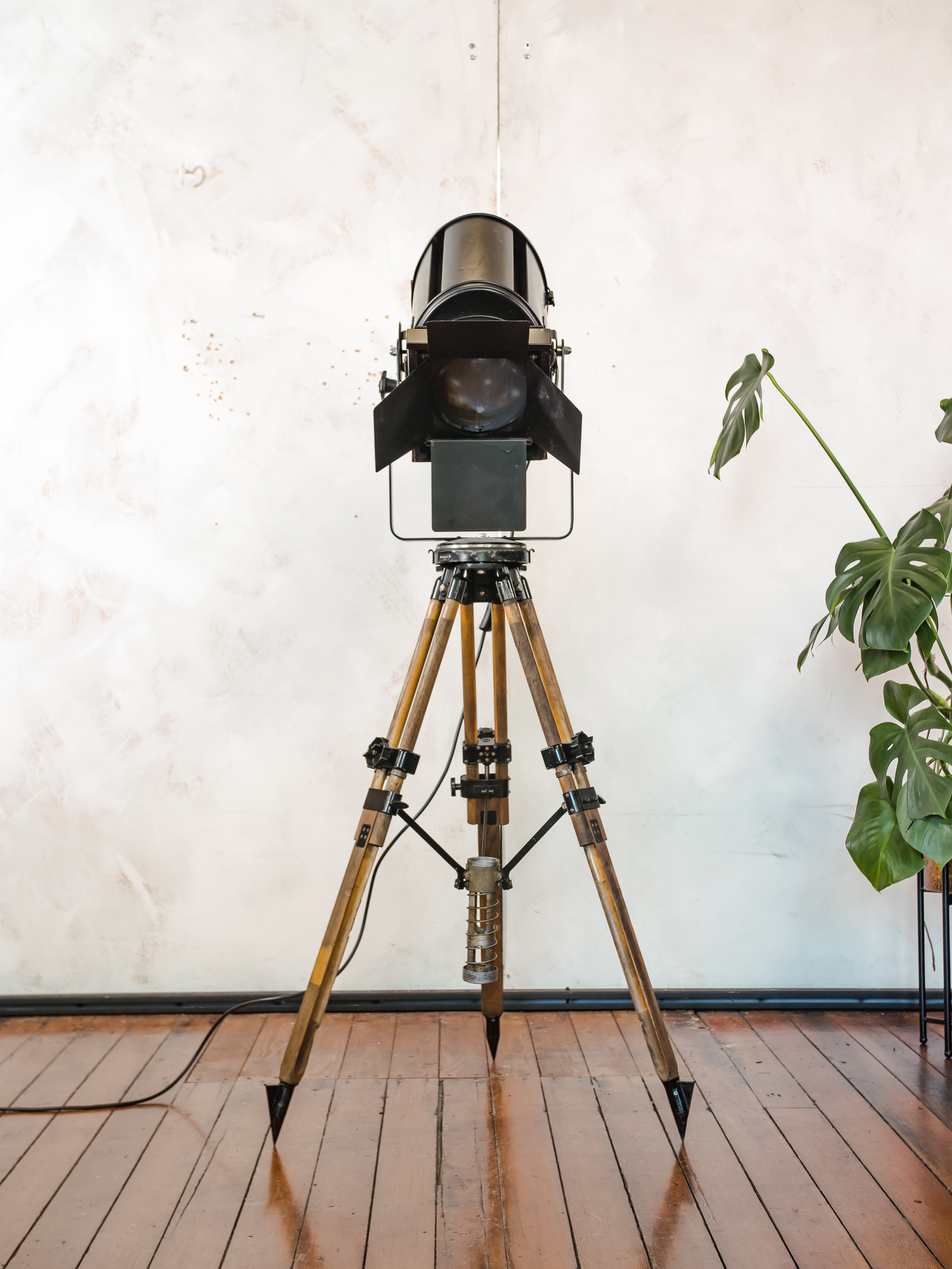 1950s Theater Spotlight Floor lamp A.E. Cremer Paris Projector on Vintage Wooden Surveyor Tripod, With Barndoors, French Antique Lighting