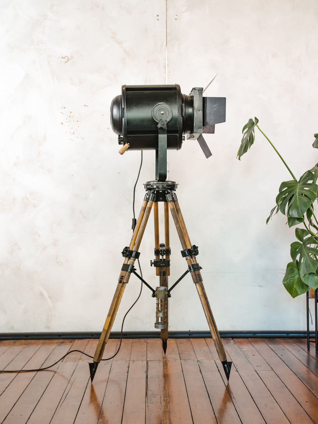 1950s Theater Spotlight Floor lamp A.E. Cremer Paris Projector on Vintage Wooden Surveyor Tripod, With Barndoors, French Antique Lighting