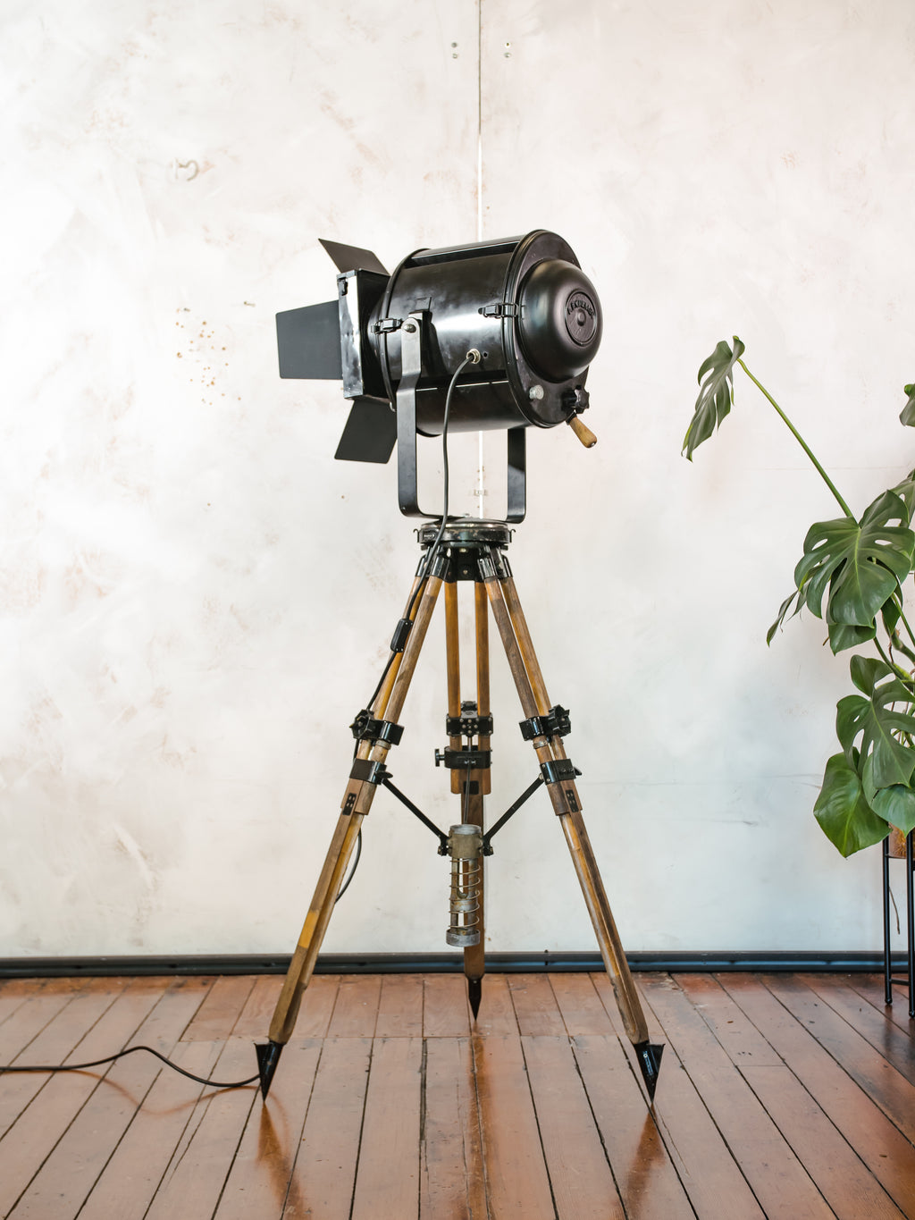 1950s Theater Spotlight Floor lamp A.E. Cremer Paris Projector on Vintage Wooden Surveyor Tripod, With Barndoors, French Antique Lighting