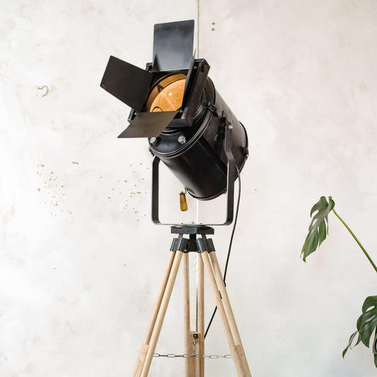 1950s Theater Floor lamp A.E. Cremer Paris Spotlight on Adjustable Wooden Surveying Tripod, With Barndoors, French Antique Lighting