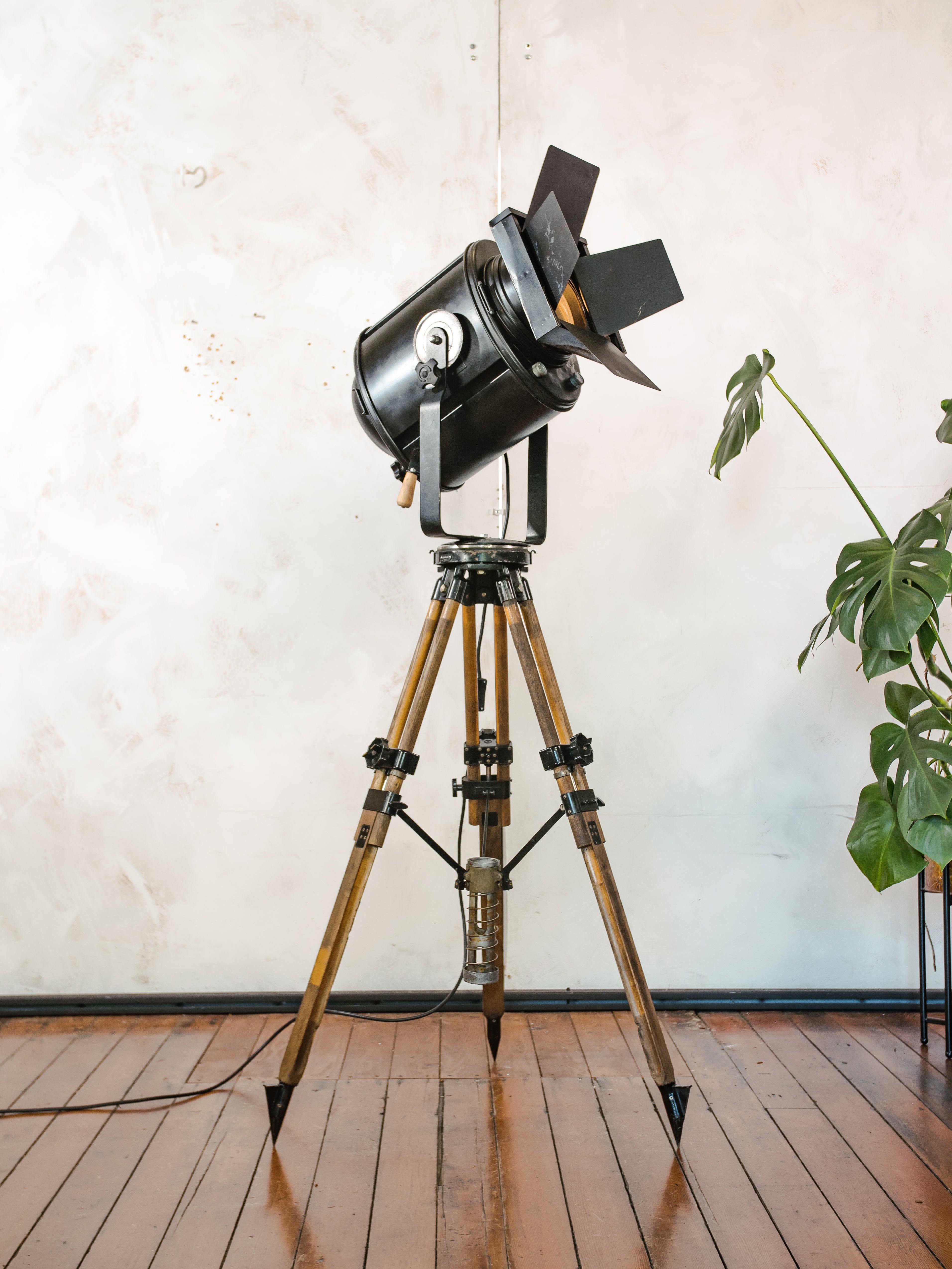 1950s Theater Spotlight Floor lamp A.E. Cremer Paris Projector on Vintage Wooden Surveyor Tripod, With Barndoors, French Antique Lighting