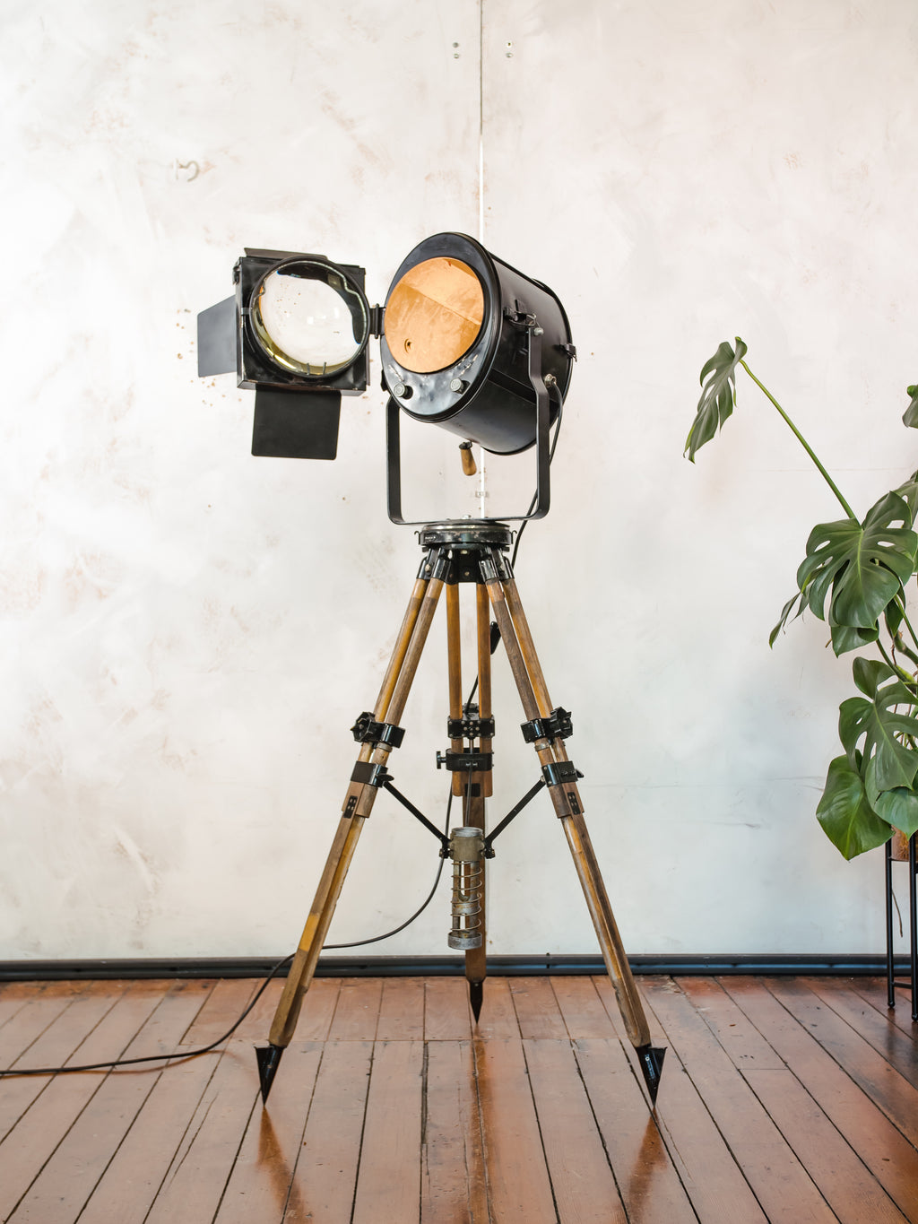 1950s Theater Spotlight Floor lamp A.E. Cremer Paris Projector on Vintage Wooden Surveyor Tripod, With Barndoors, French Antique Lighting