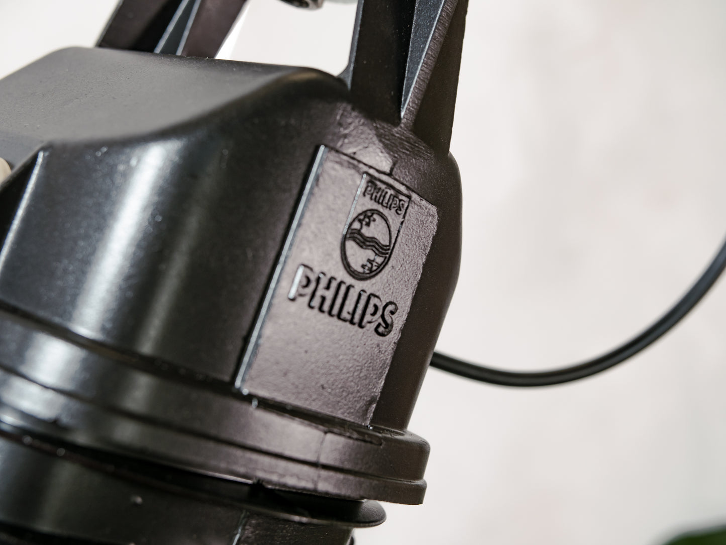 Philips HDK 400 Industriële Hanglamp uit de jaren 50, Rood en Zwart Aluminium Hanglamp, Gemaakt in Nederland